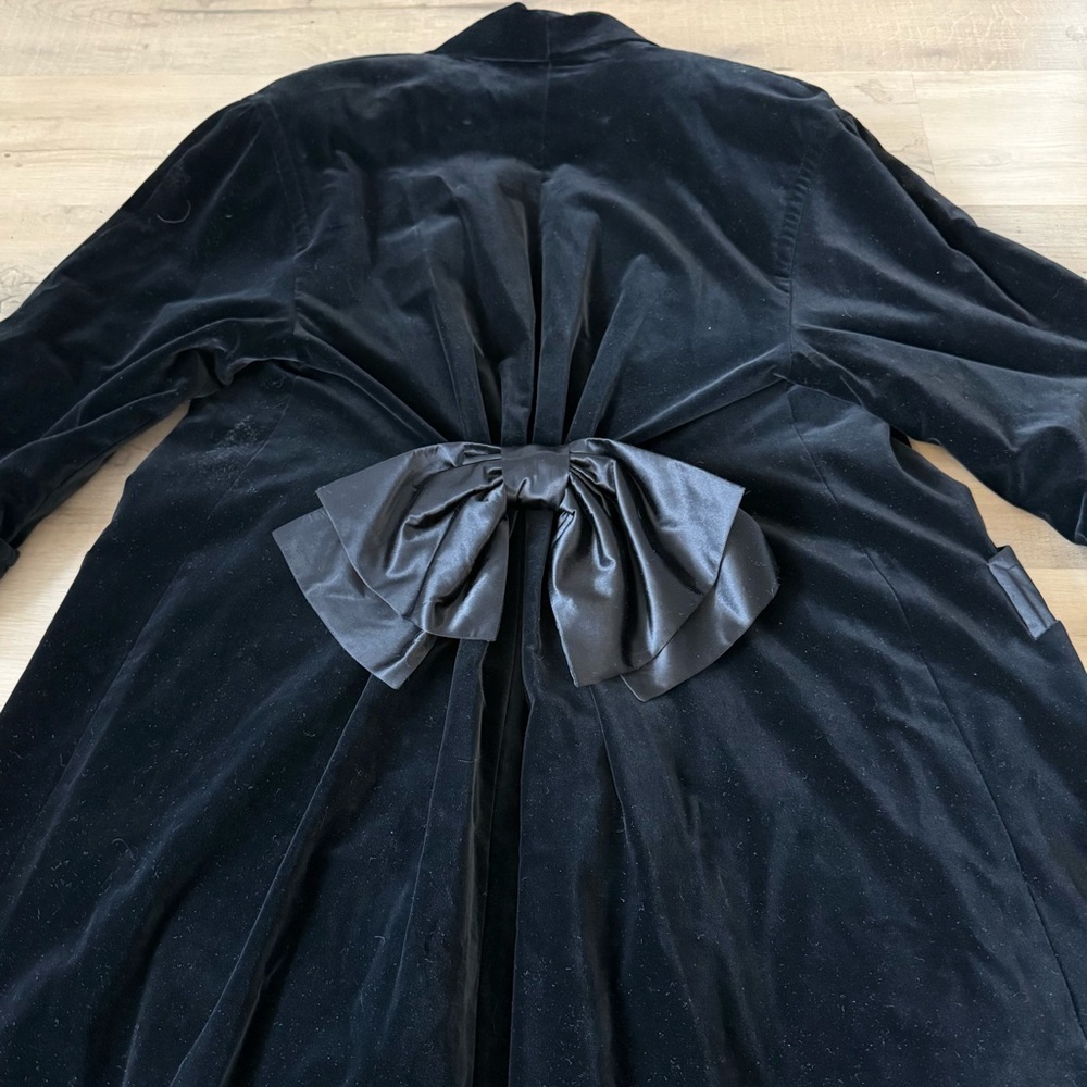 Vintage Dejac Paris 1980s Black Velvet Bow Back Opera Coat - One Size - Picture 7 of 8